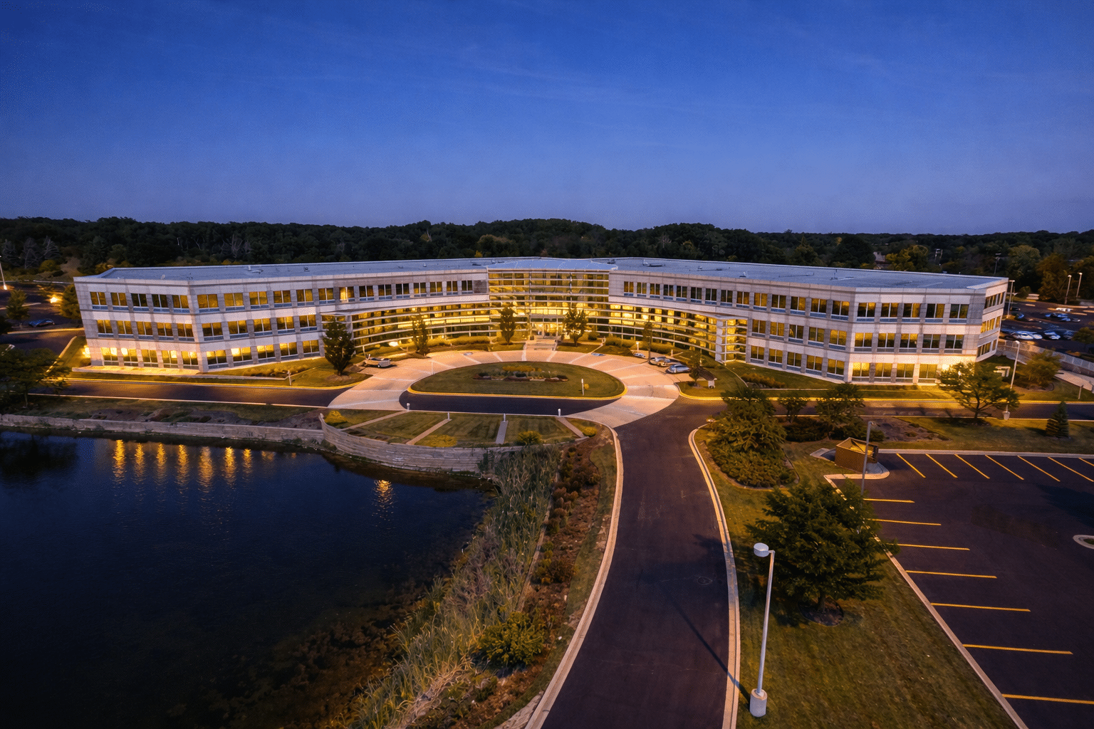 3000 Lakeside Drive Bannockburn IL Office Building.jpg