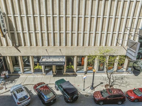 100 East Walton Street, Chicago | Credit Commercial Cafe100 East Walton Street, Chicago